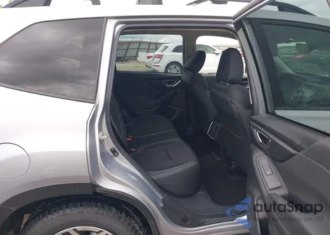 2021 Subaru Forester Premium z USA, uszkodzony, nr VIN JF2SKAFC8MH479514